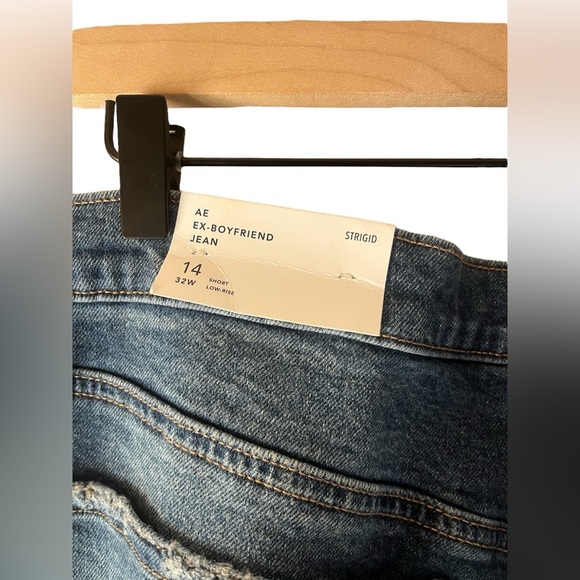 American Eagle Outfitters NWT Womens Strigid Ex-Boyfriend Jean Size 14 Short - Picture 9 of 9